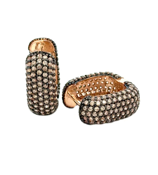 ARRACADAS HUGGIES CUADRADAS PAVE