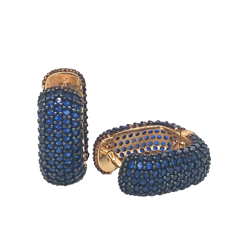 ARRACADAS HUGGIES CUADRADAS PAVE