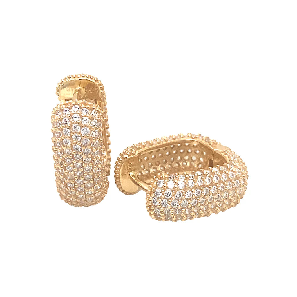 ARRACADAS HUGGIES CUADRADAS PAVE