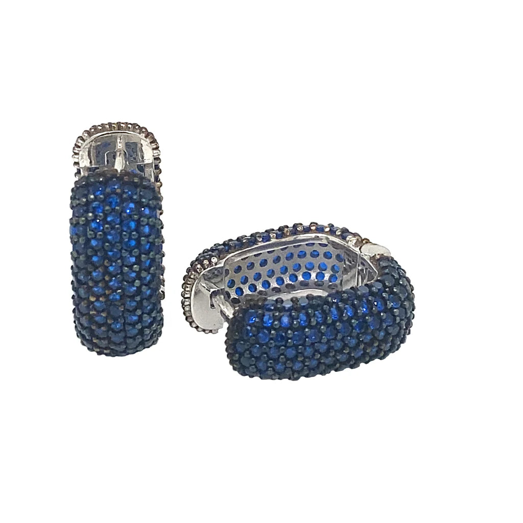 ARRACADAS HUGGIES CUADRADAS PAVE
