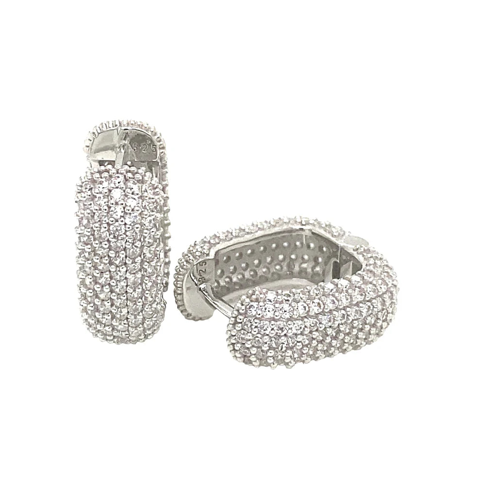 ARRACADAS HUGGIES CUADRADAS PAVE