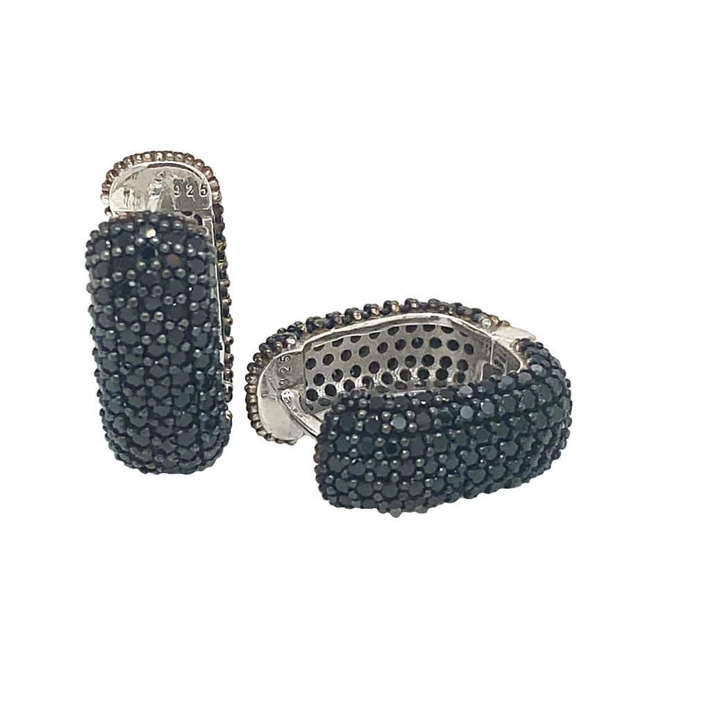 ARRACADAS HUGGIES CUADRADAS PAVE